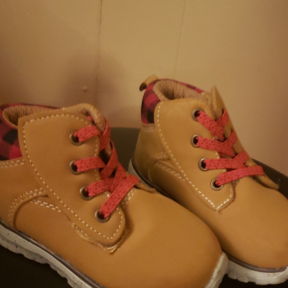 Wonder nation size 6c boys boots